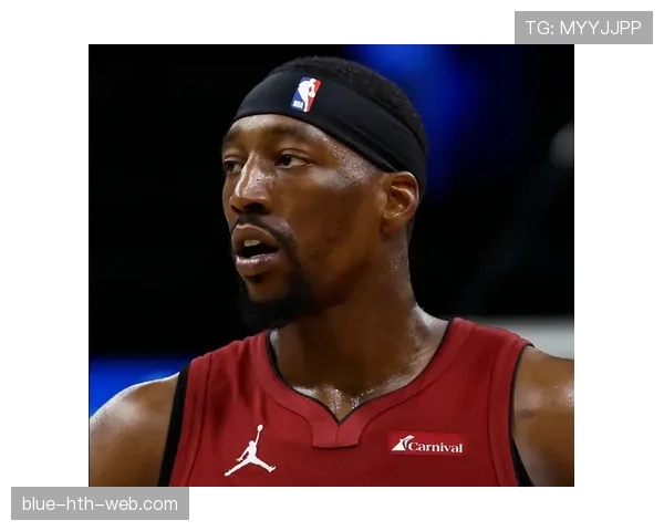 埃琳·安德森那只包比我一个月工资还贵，看球变成看包了