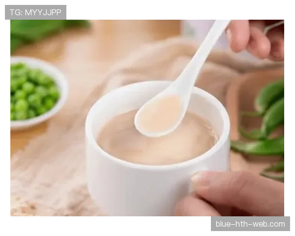 张博恒家的冰箱里塞满蛋白粉，连饮料都是按毫升算的