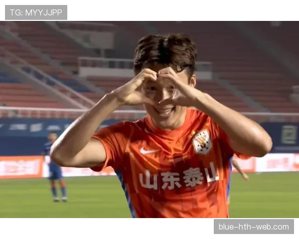 孙准浩练球间隙掏出名牌咖啡，谁告诉我这是运动员的日常？