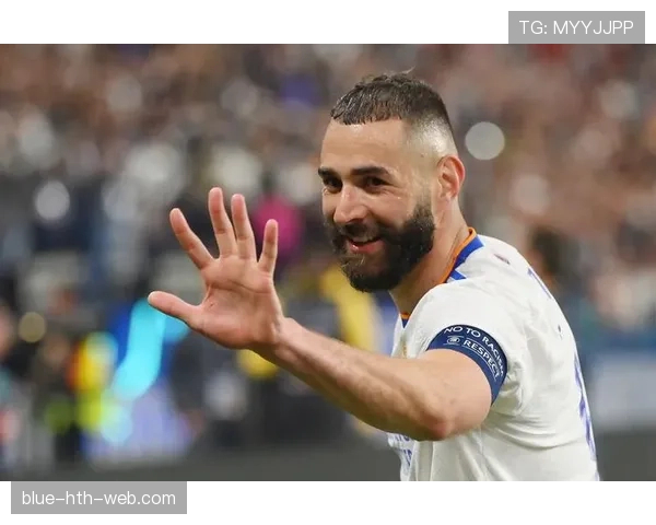 本泽马本赛季角色转型：前插撕防线与组织串联的双重作用